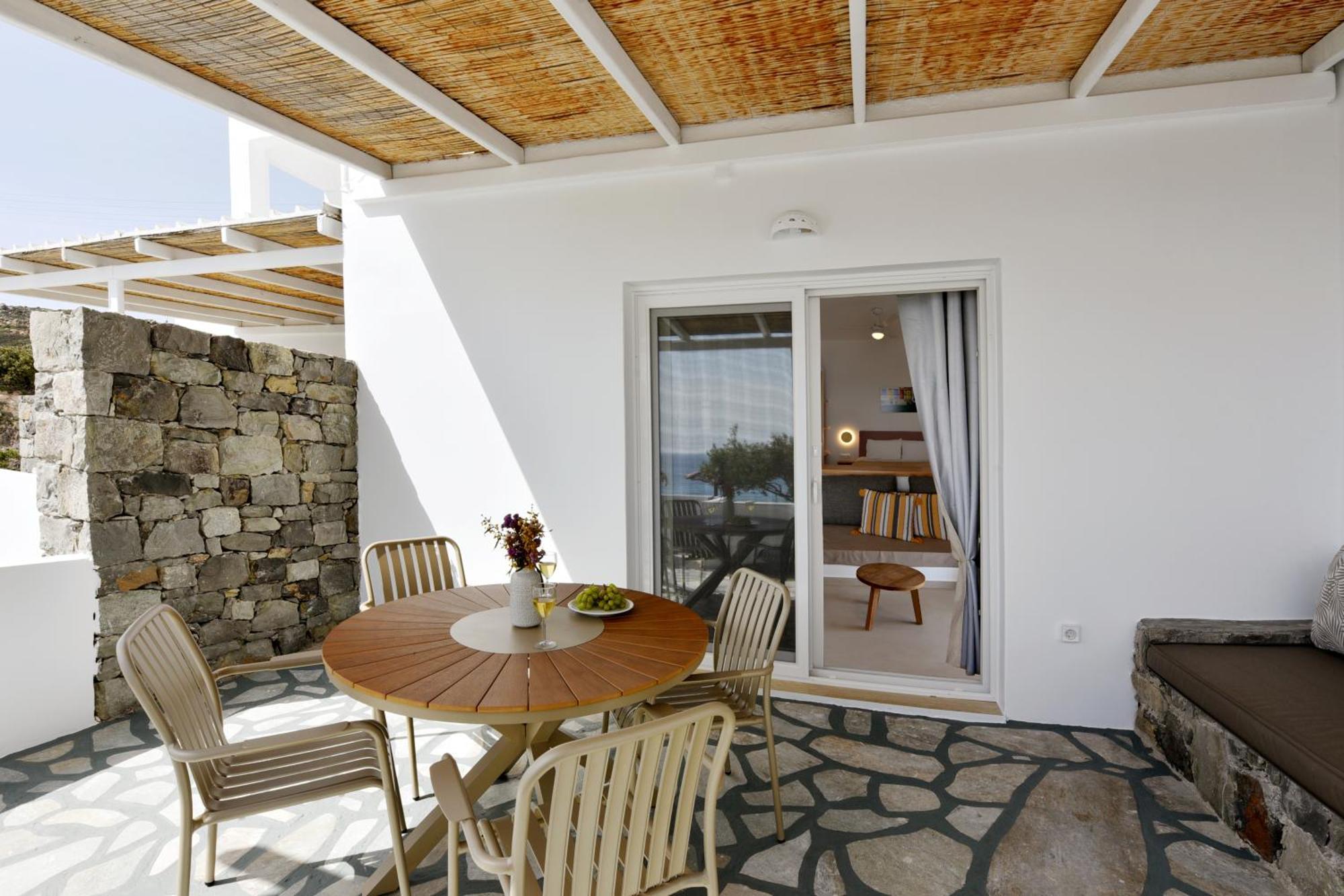 Giourgas Studios & Apartments Provatas Exterior photo